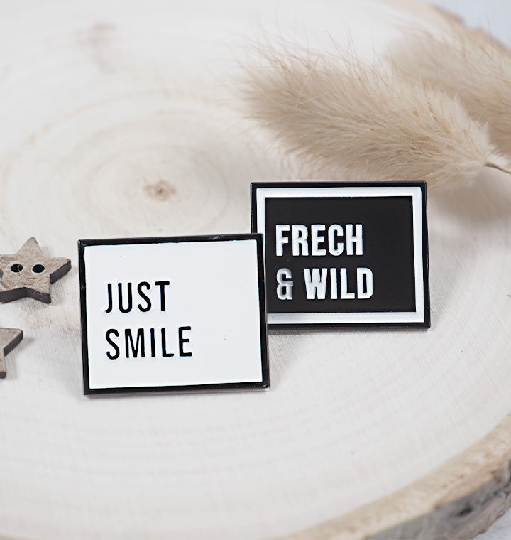 Metall Pin  - just smile 2,5 x 3 cm