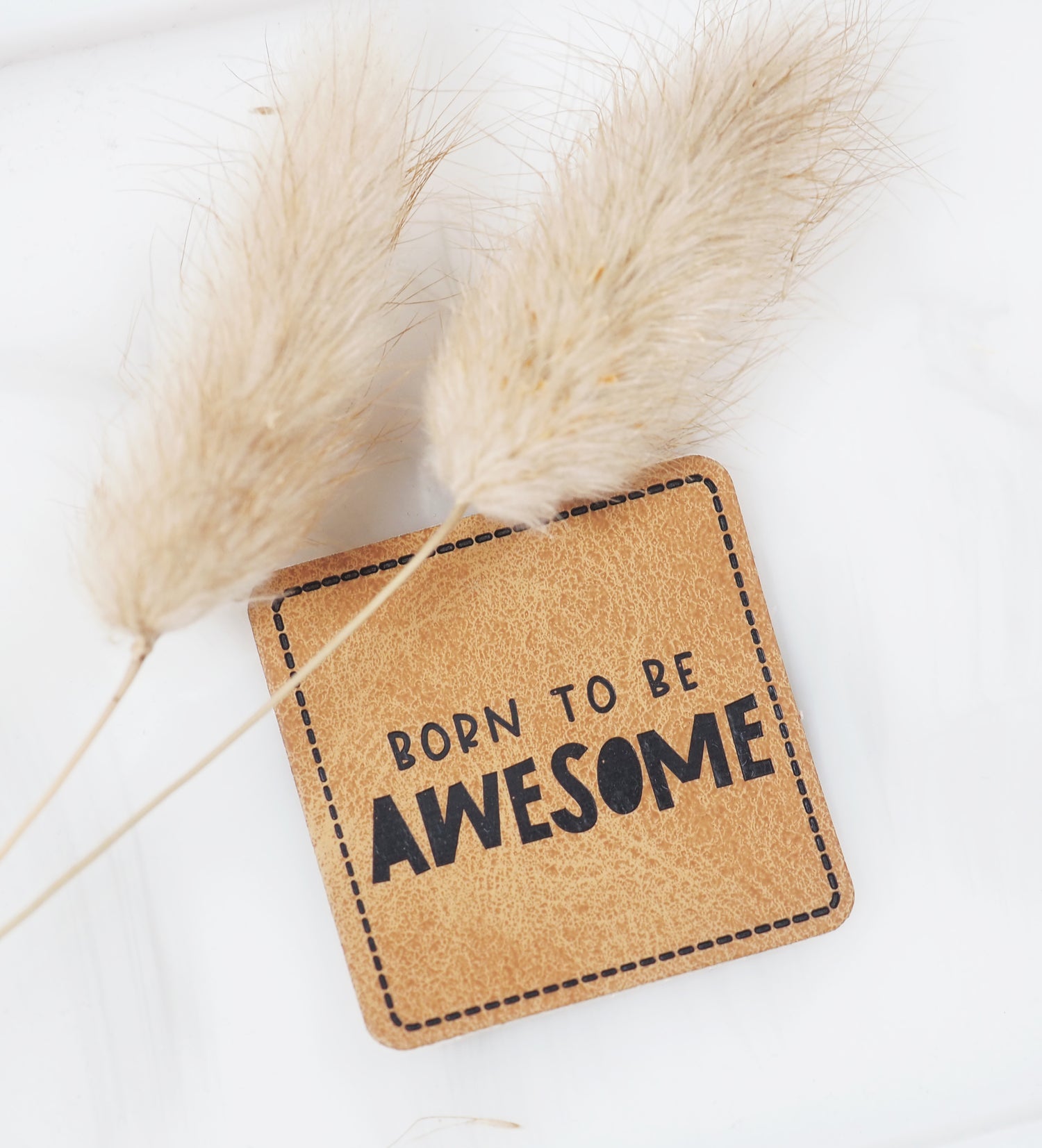 Kunstlederlabel - born awesome *iron-on*